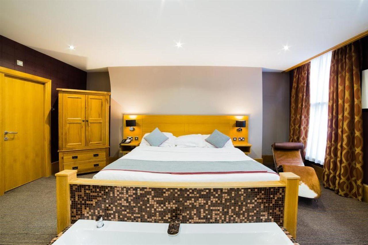 Oyo Imperial Hotel Barrow-in-Furness Extérieur photo