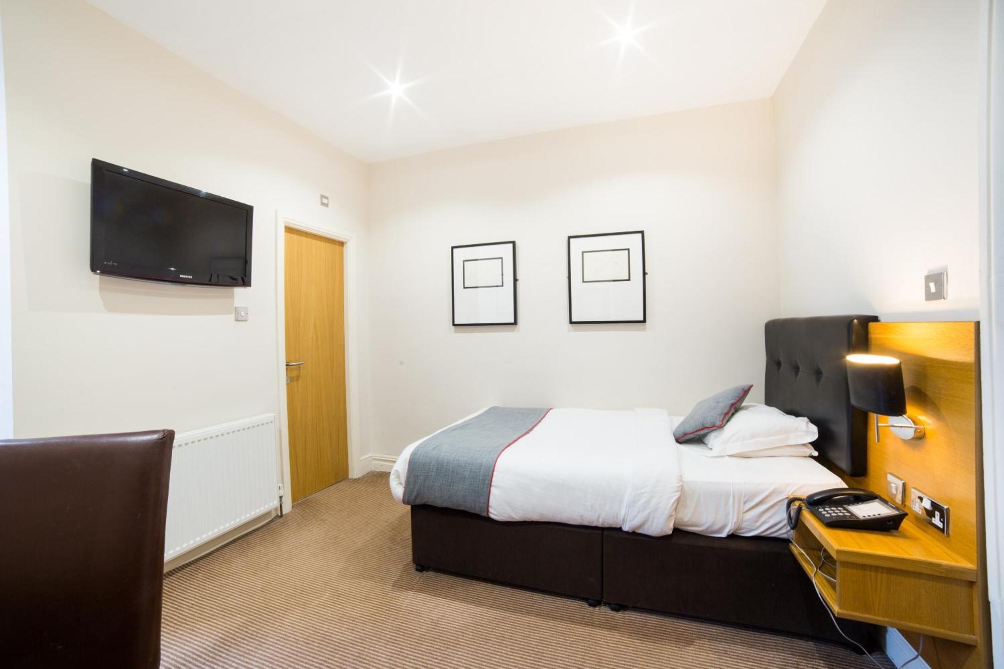 Oyo Imperial Hotel Barrow-in-Furness Extérieur photo