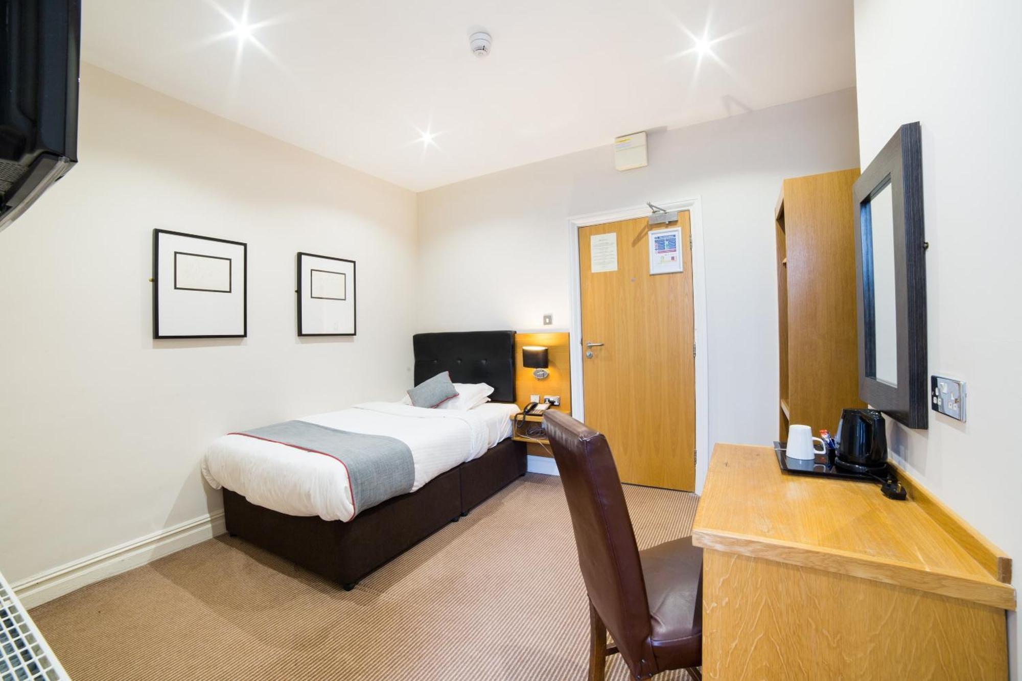 Oyo Imperial Hotel Barrow-in-Furness Extérieur photo